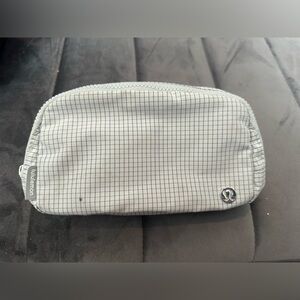 Lululemon Everywhere Belt Bag 1L-seal gray/graphite gray grid.Read description!